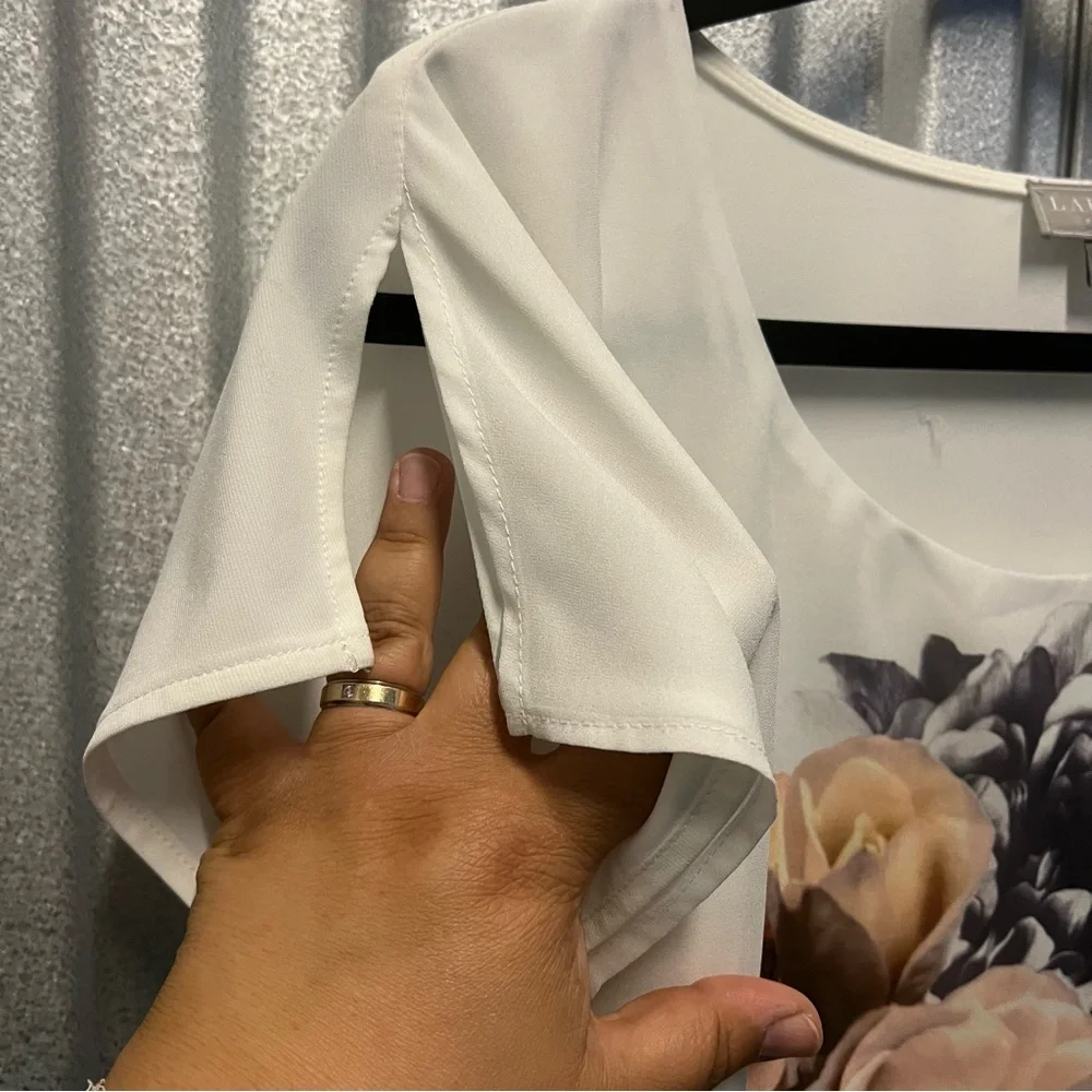 Laura T-shirt blouse sheer front and stretch back white with floral prin… - Picture 3 of 10